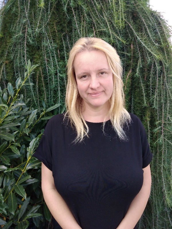 Jana Buryšková
sekretářka školy, vedoucí keramických dílen, vyučující výtvarné výchovy a pracovních činností